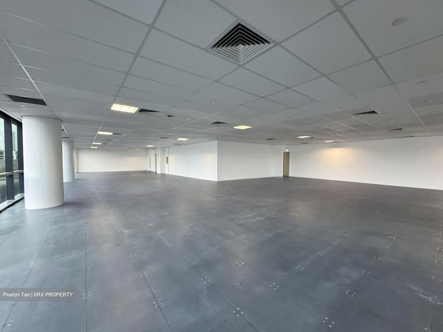 Woods Square (D25), Office #624029371